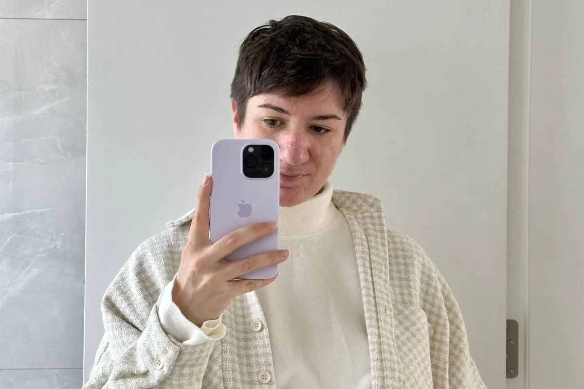 Selfie of Zarema Khalilova in a white cotton sweater